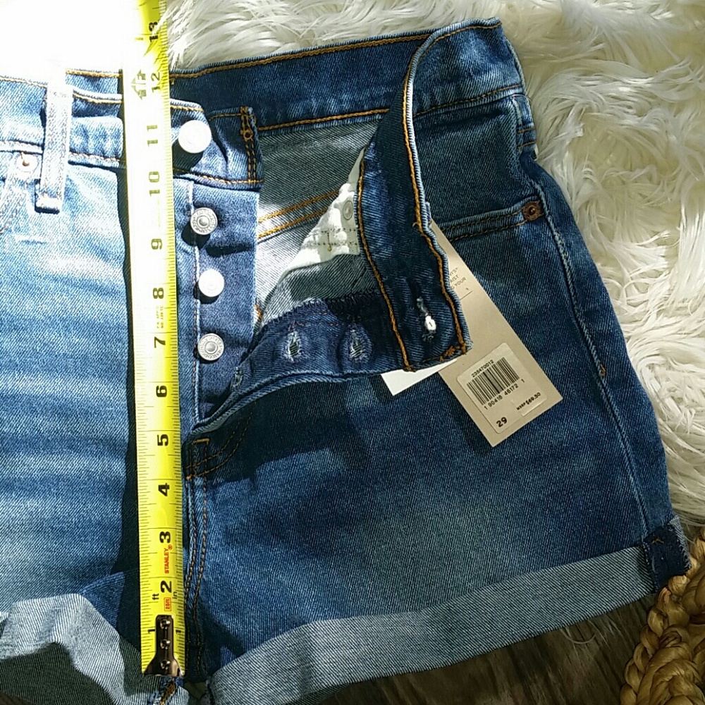Levi's Wedgie fit high rise shorts - Picture 4 of 5
